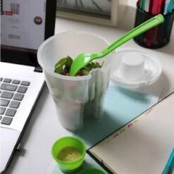 ML Salad To Go Beker Met Vork -Avonturen Plein 61895 ml salad to go beker met vork