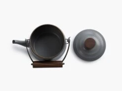 Barebones Geëmailleerde Theepot Donkergrijs -Avonturen Plein 77645 barebones enamel theepot stone grey